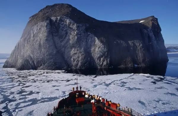 Rubini Rock – Franz Josef Land’s Seabird Cliffs